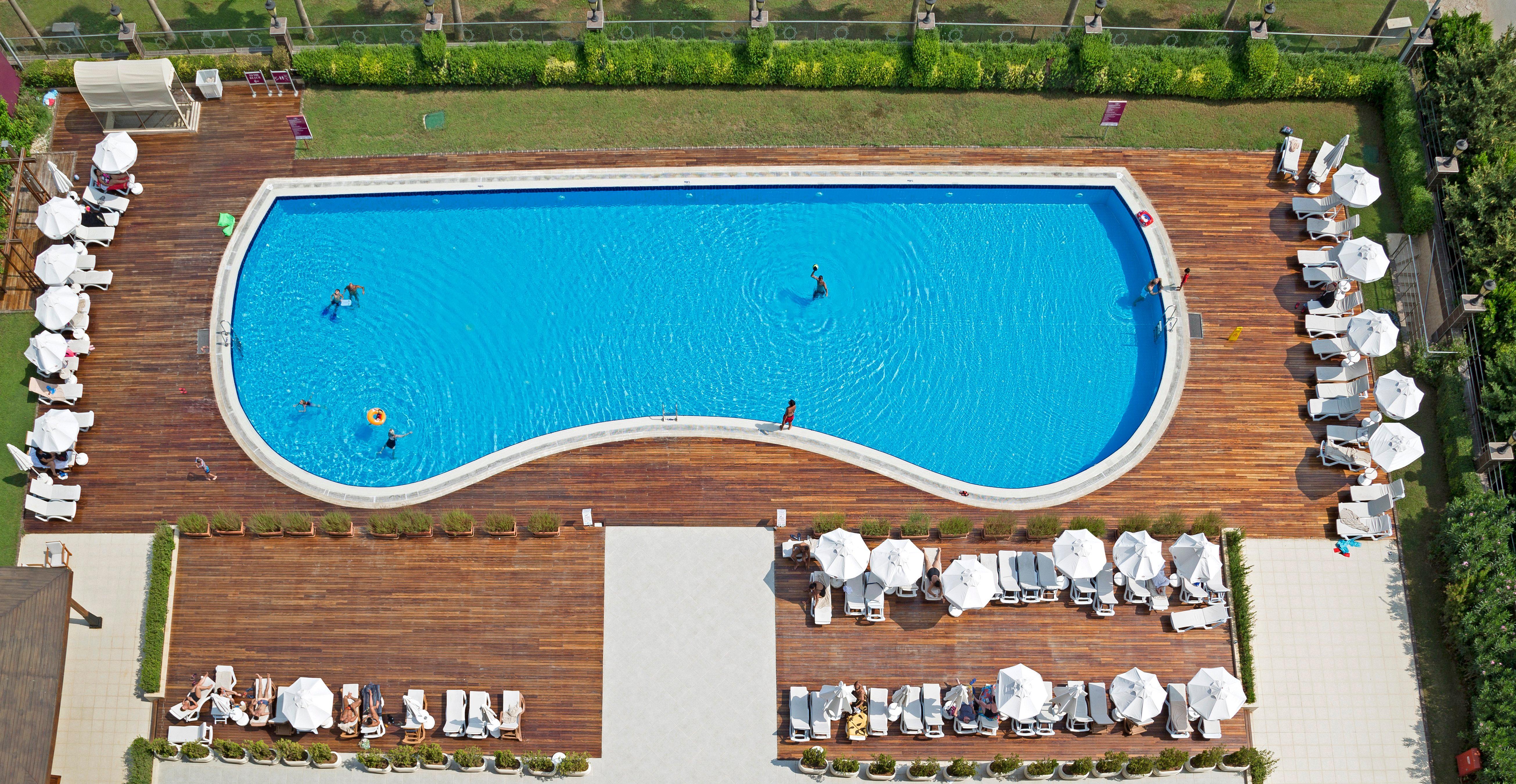 Crowne Plaza Antalya, An Ihg Hotel Exterior photo A kidney-shaped pool