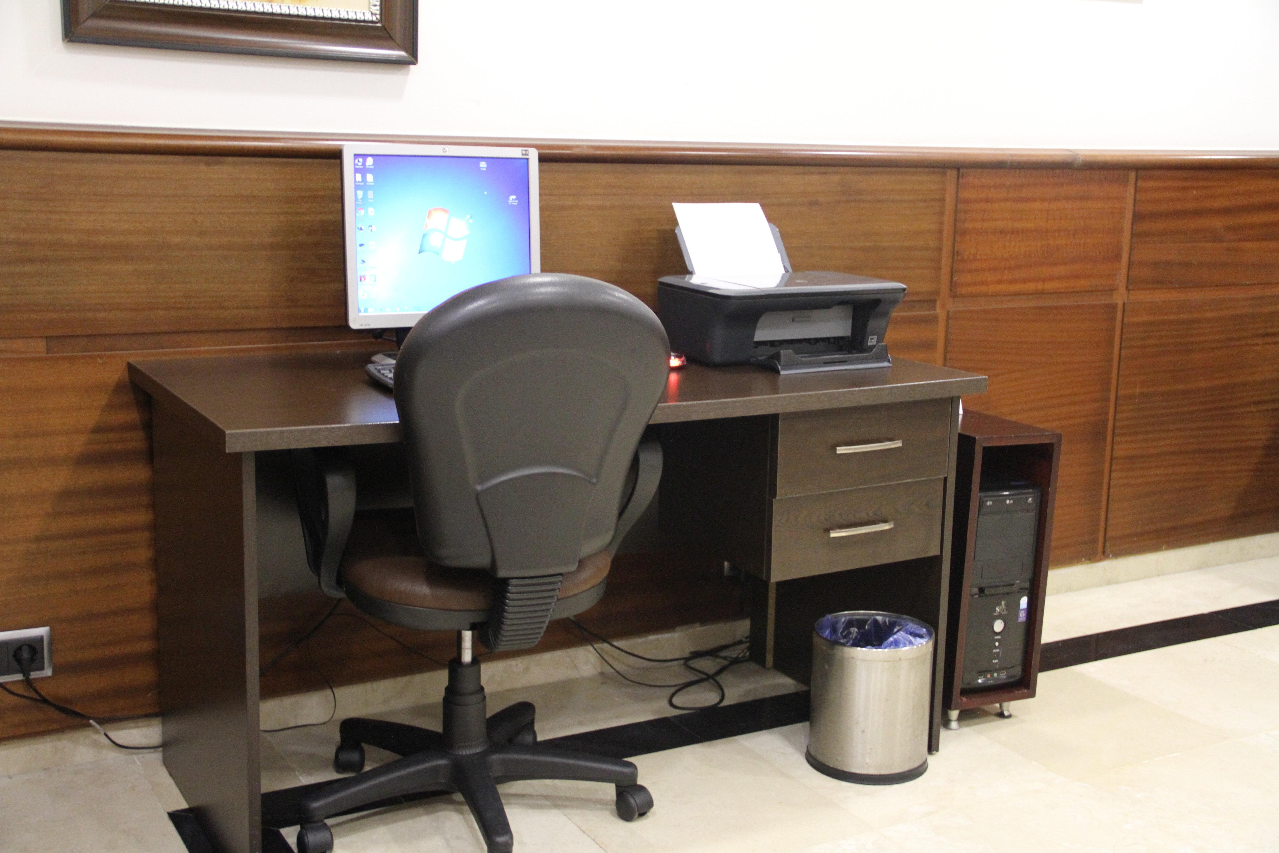 Crowne Plaza Antalya, An Ihg Hotel Exterior photo Computer desk