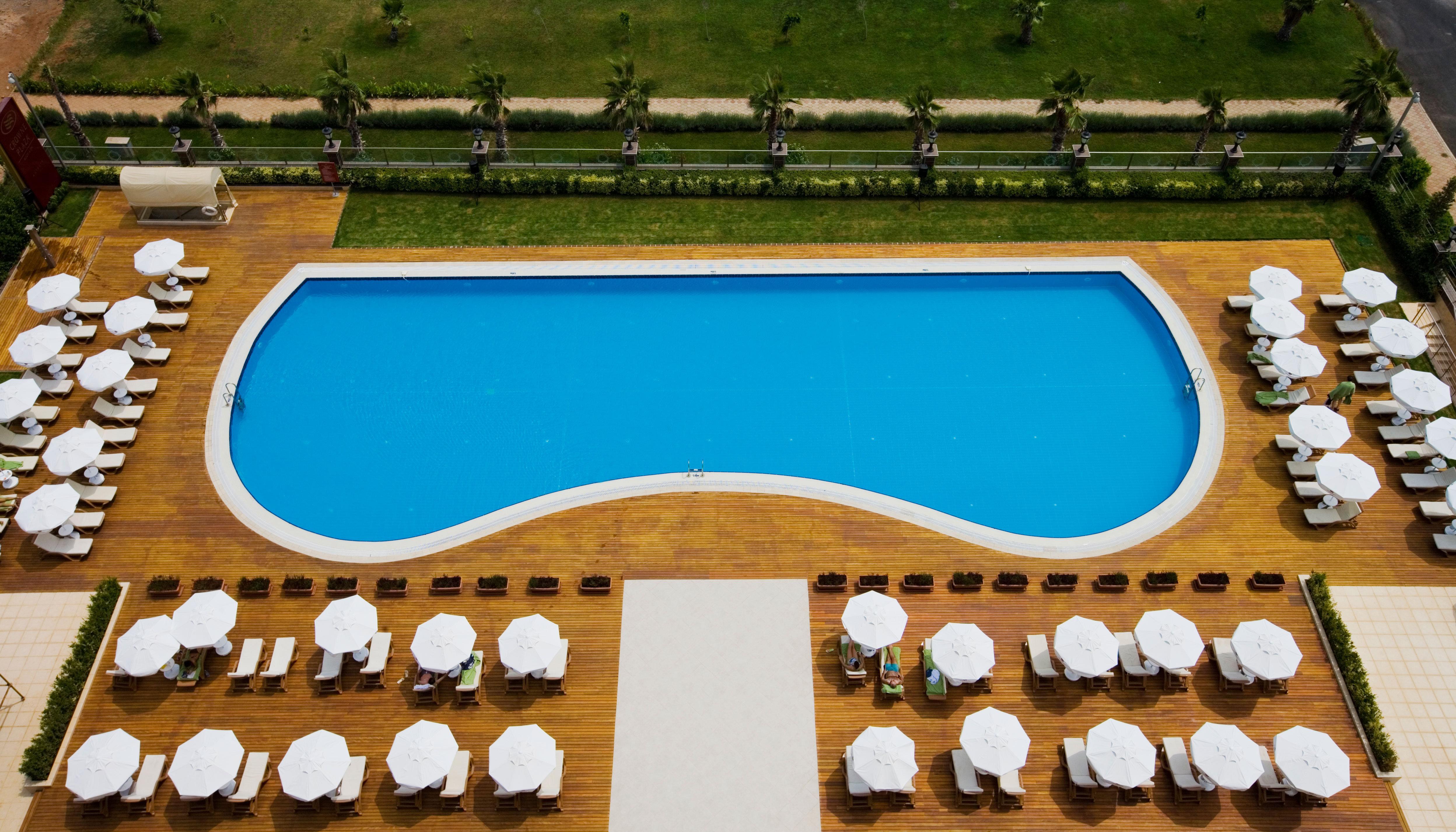 Crowne Plaza Antalya, An Ihg Hotel Exterior photo A kidney-shaped pool