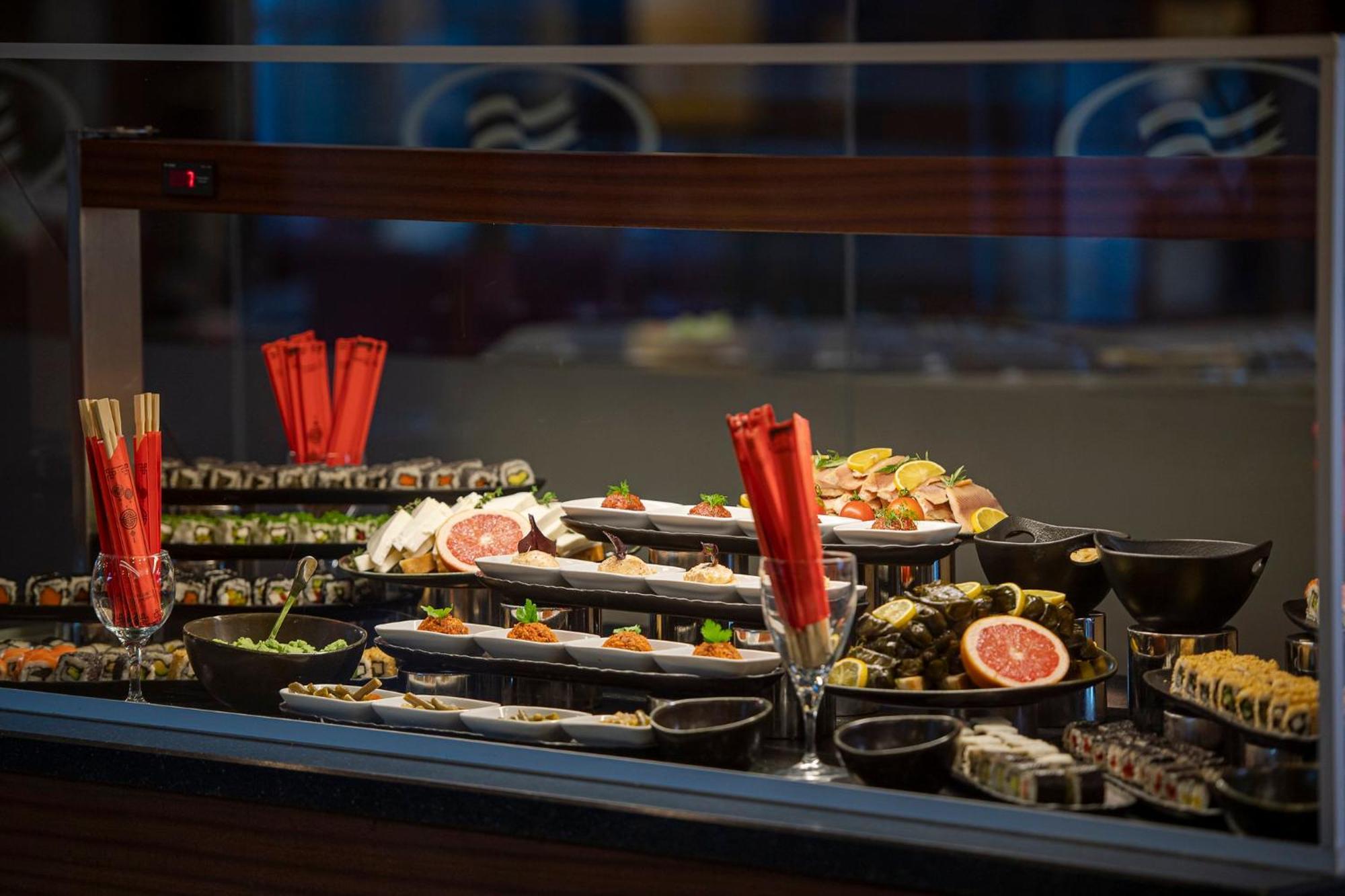 Crowne Plaza Antalya, An Ihg Hotel Exterior photo A sushi bar